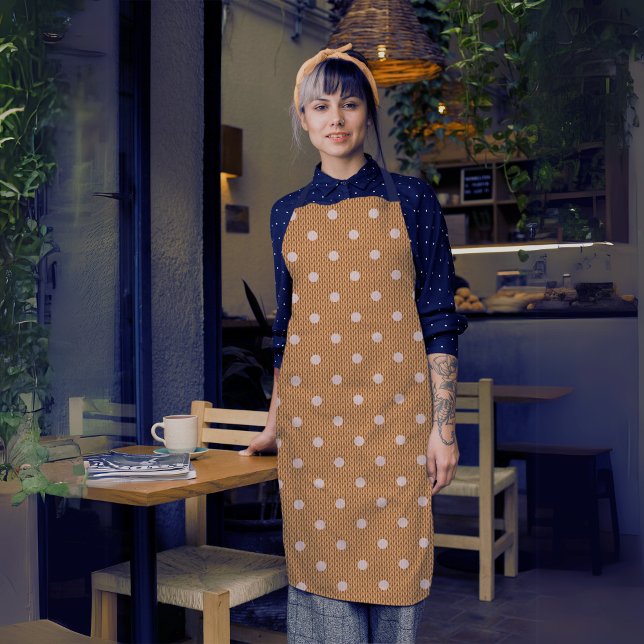 Tablier Dotty Delight Orange (A woman in a Dotty Delight Orange apron is standing in the cafe. )