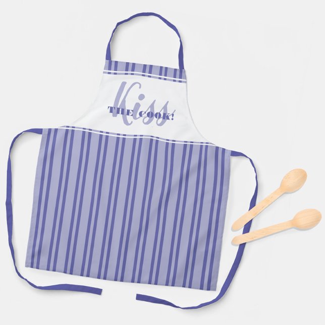 Tablier Drôle Baiser La Cuisine tendance Humour moderne Pé (Funny Kiss The Cook Trendy Modern Humor Periwinkle Apron)
