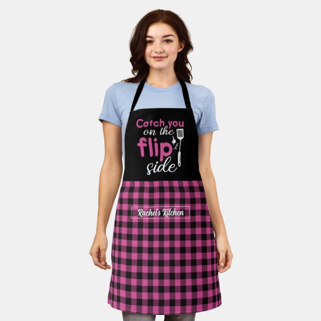 Tablier Drôle Cuisine Pun Flip Côté Noir Rose Plaid (Porté)
