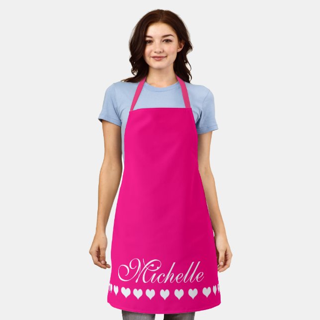 Tablier Élégant Monogramme Coeurs blancs rose vif (Porté)