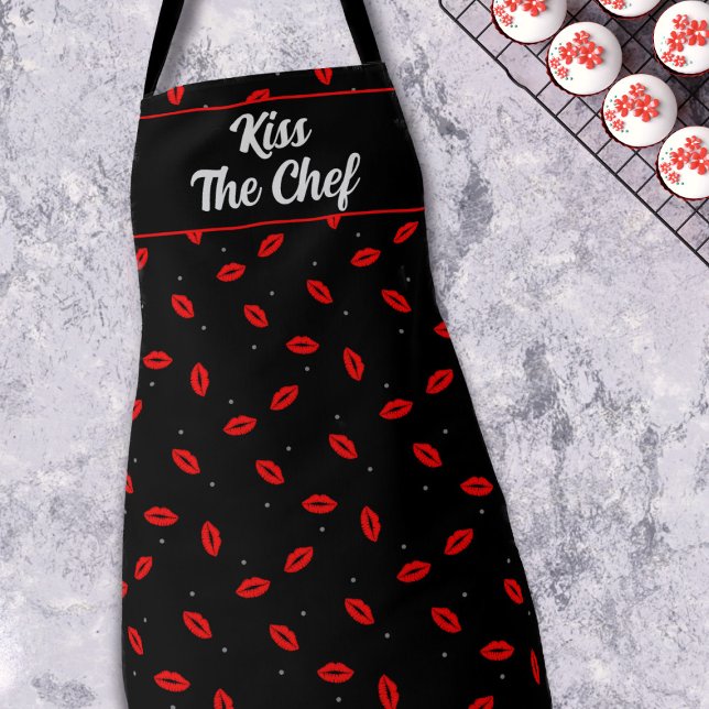 Tablier Embrasse le chef Red Lip Print Lipstick Black Apro (Best kisses are found in the kitchen. A useful Valentine's Day gift for your boyfriend or girlfriend)
