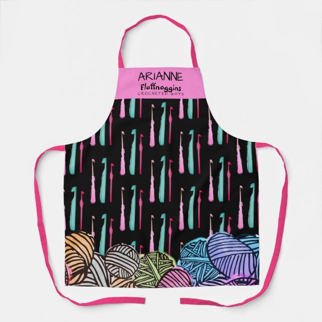 Tablier Exposition d'artefacts coupés en fil de crochet (Recto)