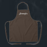Tablier Femme Sombre Brown Script Chef personnalisé<br><div class="desc">Montrez votre style tout en cuisine avec ce Script Brown foncé féminin Apron Chef personnalisé. Le nom est conçu dans un élégant script blanc centré sur l'avant d'un tablier marron solide. Le nom est en caractères blancs à la mode sur le centre supérieur. Idéal pour protéger les vêtements contre les...</div>