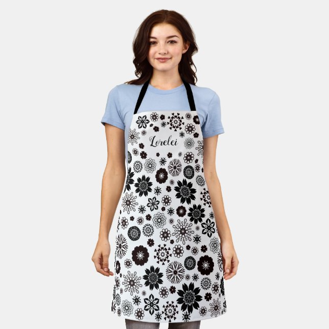 Tablier Fleurs Mandala Boho Noir et Blanc personnalisables (Porté)