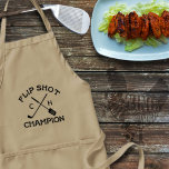 Tablier Flip Shot Champion Golf BBQ Apron pour les golfeur<br><div class="desc">Vous êtes le champion du barbecue et vous êtes aussi un golfeur - l'aire de jeu idéale pour la saison du barbecue. Ajoutez vos initiales et retournez ces hamburgers ! Un cadeau original pour les golfeurs et les papas qui aiment flip.</div>