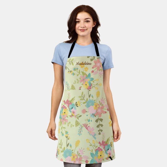 Tablier Flore rose jaune rose personnalisée (Porté)