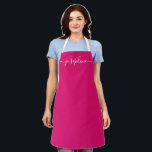 Tablier Fuchsia Pink Chic Elegant Nom du script<br><div class="desc">Elle va adorer un tablier personnalisé en cuisinant ces bonbons,  en cuisinant de délicieux plats ou en travaillant avec ses plantes. Un cadeau parfait pour encourager ses talents. Écriture blanche pour le nom avec des embellissements à queue longue sur le rose Fuchsia.</div>
