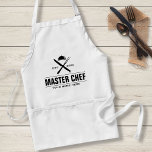 Tablier Funny Master Chef Cuisine Personnalisée Restaurati<br><div class="desc">Le chef cuisinier, le chef en herbe ou le traiteur appréciera ce design moderne avec une fourche de cuisine croisée et un couteau avec un plateau de service du chef au-dessus. Ajoutez le nom et l'année du chef ou supprimez-le. Parfait pour votre gourmet favori, cadeau pour la fête des pères,...</div>