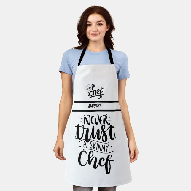 Tablier Funny Never Trust a Skinny Chef Personnalisable Na (Porté)