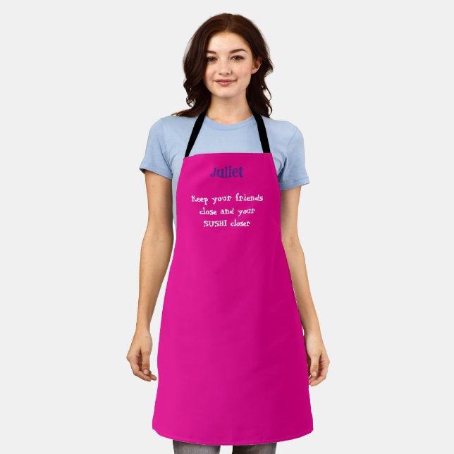 Tablier Fuschia drôle Gardez vos amis proches (Porté)