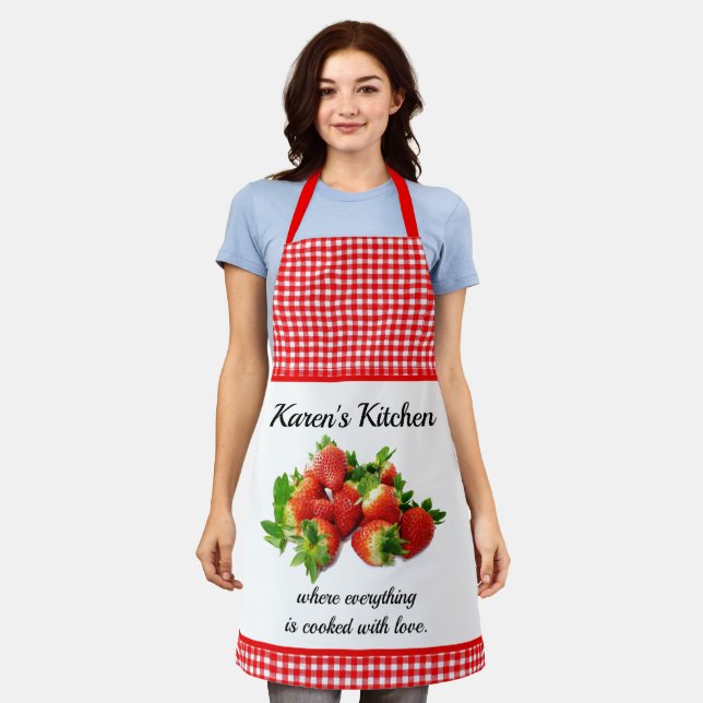 Tablier Gingham Rouge et Fraises Personnalisé (Porté)