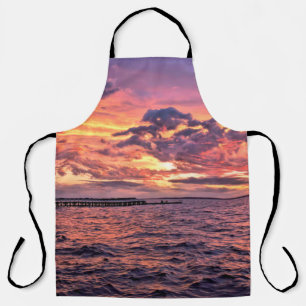 Tablier Grand coucher de soleil coloré sur la plage d'eau,