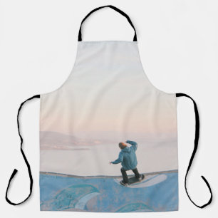 Tablier Homme en skate bleu sur mur sur la plage
