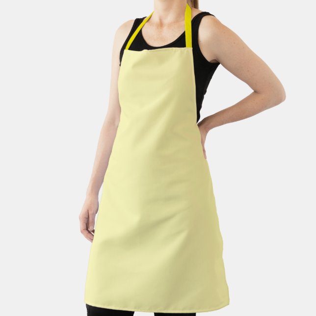 Tablier jaune clair présentant un design simple et (Insitu)