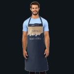 Tablier La cuisson est l'amour fait Script comestible tabl<br><div class="desc">La cuisson personnalisée est l'amour rendu comestible. NAVY & TAN. Design de script moderne propre. Votre pâtisserie Home est une oeuvre d'art digne d'un cadre. Signez votre chef-d'oeuvre avec une floraison grâce à cet élégant APRON TOUT-SUR-IMPRIMÉ. Grand cadeau pour le type qui aime cuisiner/cuire. Coordonnées avec notre Rising Dough Covers...</div>
