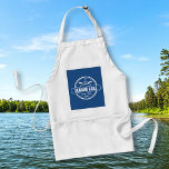 TABLIER LE MAINE DU LAC DE SEBAGO PERSONNALISÉ VILLE ET NO<br><div class="desc">SEBAGO LAKE MAINE VILLE PERSONNALISÉE ET NOM Sebago Lake Le design nautique du Maine est personnalisé avec votre ville (comme Raymond, Frye Island, Casco, Windham, Sebago, Naples et Standish) et votre nom (ou supprimer). Ce design de style rétro et vintage comprend un cercle blanc, une ancre, des pagaies croisées et...</div>