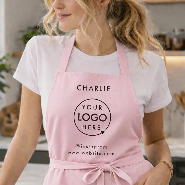 Tablier Logo d'entreprise | Nom du personnel rose pâle (Feminine pink company branded aprons for your store or salon team apparel or employee brand uniform.)
