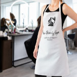 Tablier Logo salon de cheveux élégant blanc et noir employ<br><div class="desc">Modèle d'tablier professionnel simple et design pour coiffeur,  coiffeur,  salon de spa,  studio de beauté,  maquilleur,  esthéticienne,  cosmétologiste avec une silhouette noire (vous pouvez la remplacer par votre logo !),  votre salon,  nom et titre d'employé sur un arrière - plan blanc solide.</div>