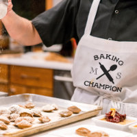 Baking Champion White Kitchen Apron pour Bakers
