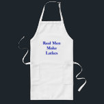 Tablier Long De vrais hommes font des lattes<br><div class="desc">Montre-leur que tu as ce qu’il faut ! Le tablier blanc a l'expression "les vrais hommes font des latkes" en lettres bleues en gras. Voir la collection Hanoukka Apron dans sa totalité sous la catégorie HOME dans la section HOLIDAYS.</div>