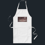 Tablier Long Jésus "Yeshua" La Dernière Cène, Léonard de Vinci<br><div class="desc">L'air était lourd avec l'odeur des peintures à l'huile et du plâtre. La lumière du soleil s'est inclinée à travers les hautes fenêtres du réfectoire, projetant de longues ombres sur l'échafaudage qui s'est détaché du mur. Perché de façon précaire sur la plus haute plate-forme, Léonard de Vinci a tapé sa...</div>