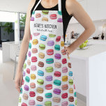 Tablier Macarons colorés Baker Chef mème de cuisine sur me<br><div class="desc">Tablier amusant avec un motif de macarons dessinés à la main et deux lignes de texte personnalisé. Ajoutez le nom d'une personne, le nom de votre Mème, une boulangerie, un nom de restaurant, un nom de café ou de magasin ou supprimez le texte et le rectangle et utilisez simplement le...</div>