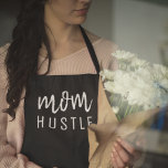 Tablier Maman Hustle | Script moderne Fête des Mères Noire<br><div class="desc">Simple et élégant "Mom Hustle" personnalisé citation design art dans la minimaliste moderne écriture typographie manuscrite en noir qui peut facilement être personnalisée pour le cadeau parfait de la fête des Mères.</div>