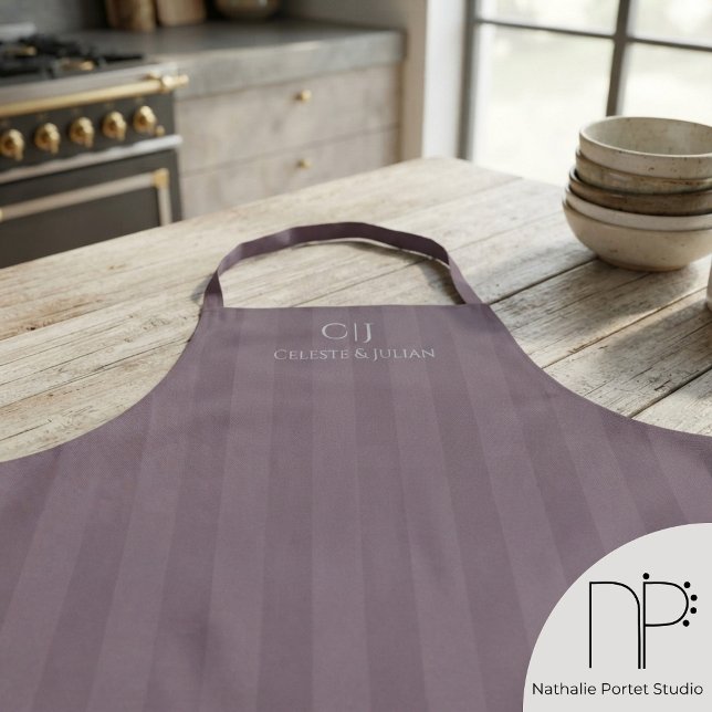 Tablier Mariage Monogramme Rayures Prune (Plum Stripes Monogram Wedding Apron features custom names and monogram details.)