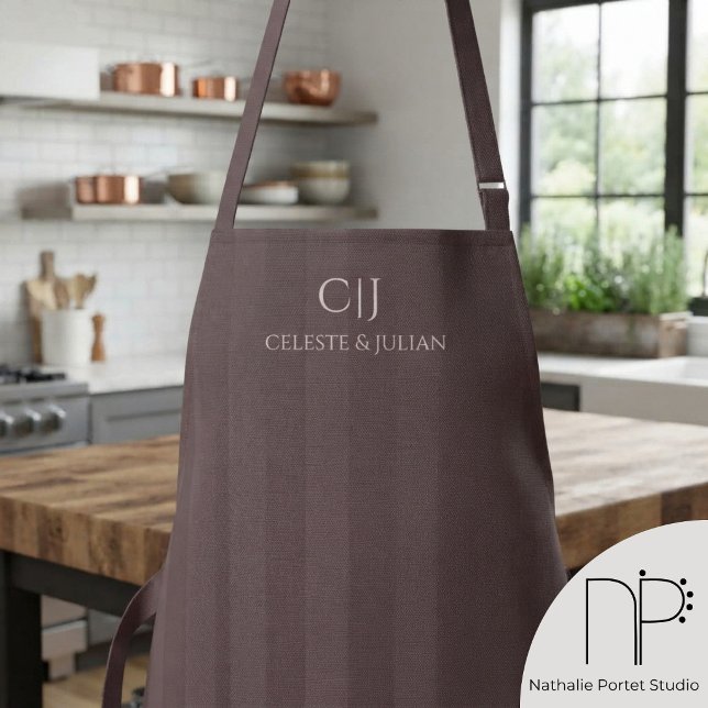 Tablier Mariage Monogramme Rayures Raisin Foncé (Plum Stripes Monogram Wedding Apron features custom names and monogram details)