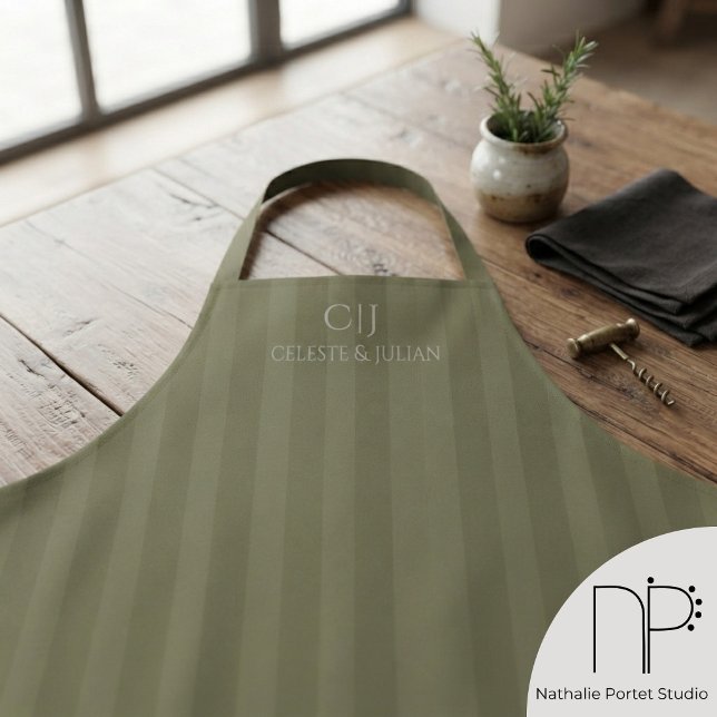 Tablier Mariage Monogramme Rayures Vert Olive (custom olive green monogram wedding apron for personal use or gift for chef)