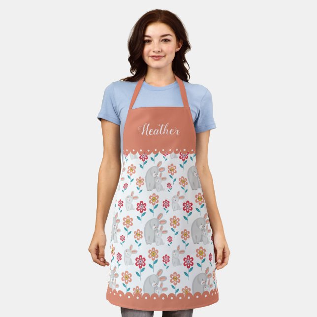 Tablier Mère lapin mignonne et fleurs de lapin motif corai (Porté)