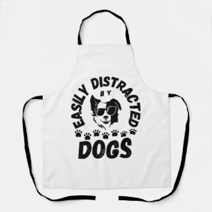 Tablier Mignon facilement distrait par les chiens amateurs