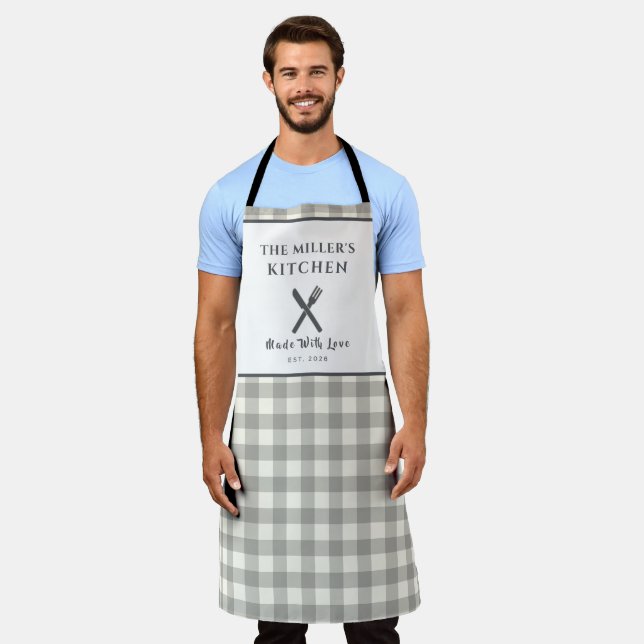 Tablier Moderne Gray Gingham Personnalisé Maison de Campag (Porté)