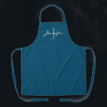 Tablier Monogramme bleu marine moderne Personnalisé<br><div class="desc">Montrez votre style avec ce Monogramme bleu marine moderne sur tablier personnalisé. Il est conçu avec un arrière - plan bleu foncé tout-sur-impression et l'initiale est en gris et le nom est en blanc écriture manuscrite lettrage. Fabrique une idée de cadeau pour les femmes qui aiment faire cuire et cuire....</div>