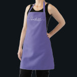 Tablier Monogramme chic personnalisé avec nom en écriture<br><div class="desc">Tablier de cuisine avec texte personnalisé en écriture moderne pervenche lilas, monogramme chic élégant et féminin, couleur unie pervenche lilas et blanc. Personnalisez-le avec un nom, une citation, une phrase ou un texte. Idéal pour les cuisiniers, les chefs, la poterie, la céramique, l'artisanat, le travail, la cuisine, la pâtisserie, le...</div>