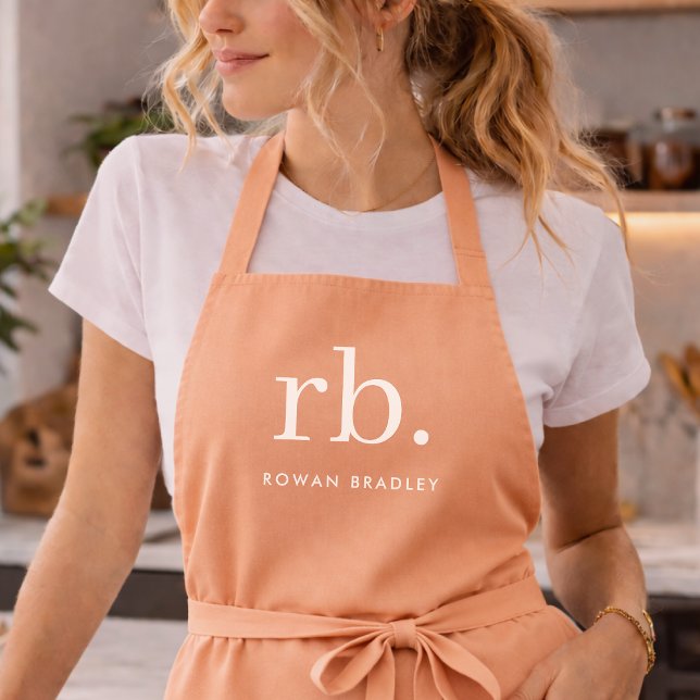 Tablier Monogramme Corail pêche Élégant Féminin Minimalist (Feminine stylish coral peach unique monogram apron.)