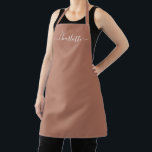 Tablier Monogramme de nom de script personnalisé rose pous<br><div class="desc">Texte de nom de script moderne personnalisé rose poussiéreux monogramme uni couleur unie girly élégant chic rose poussiéreux et blanc tablier de cuisine. Personnalisez-le avec un nom, une citation, une phrase ou un texte. Idéal pour les cuisiniers, les chefs, la poterie, la céramique, l'artisanat, le travail, la cuisine, la pâtisserie,...</div>