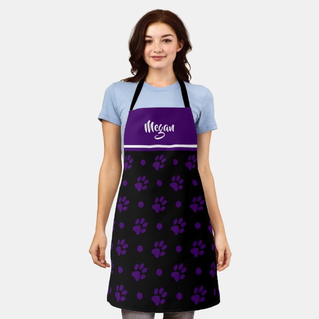 Tablier Monogramme Empreintes de pattes noirs et violets e (Porté)