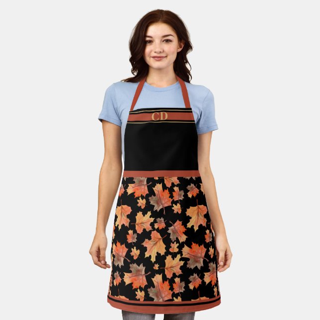 Tablier Monogramme noir imprimé Feuilles d'érable d'automn (Porté)
