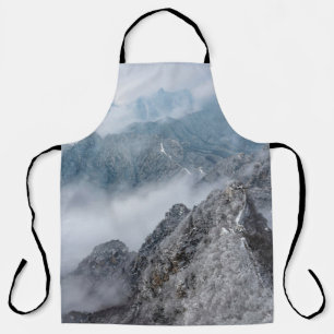 TABLIER MONTAGNE GRISE ET BLANCHE SOUS DES NUAGES BLANCS P