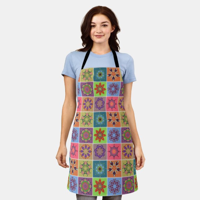 Tablier Motif en Mandala coloré - Boho géométrique (Porté)