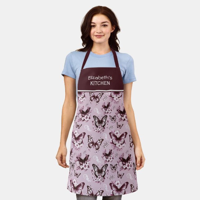 Tablier Motif papillon rose nom personnalisé (Porté)