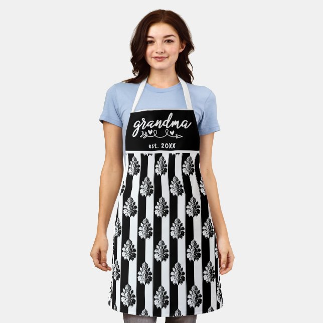 Tablier Noir et blanc rayures damassées vintage grand-mère (Porté)