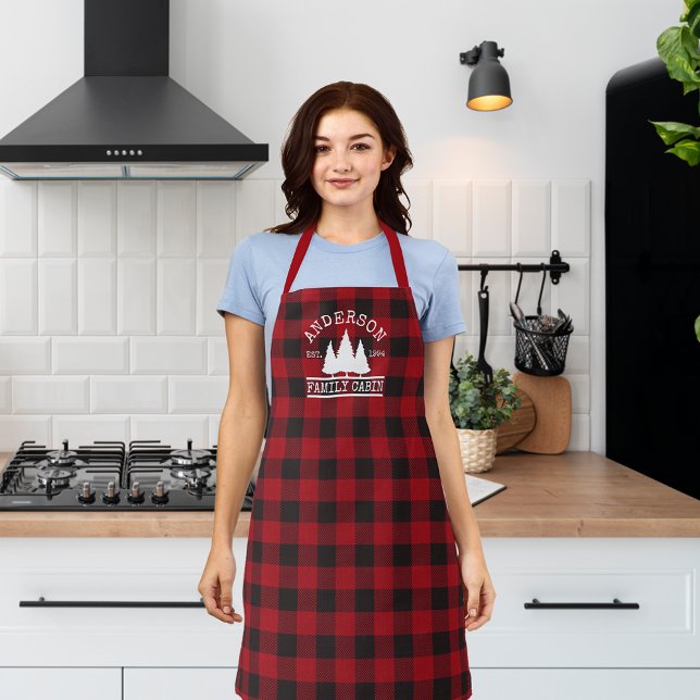 Tablier Nom de famille du cabine Red Buffalo Plaid (Customize to change text size or text style.)