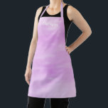 Tablier Nom du chef de lavande simple moderne violet<br><div class="desc">Joli tablier avec un modèle pour un nom personnalisé sur un simple lavage à l'aquarelle violet / lavande. Ce tablier fait un grand cadeau pour une femme ou une mère qui aime cuisiner pour son anniversaire ou la fête des mères.</div>
