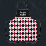 Tablier Nom personnalisé Black Red Harlequin Diamant Motif<br><div class="desc">Nom personnalisé harlequin noir et blanc harlequin arlequin à motif diamant tablier.</div>