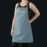 Tablier Nom personnalisé écriture manuscrite personnalisée<br><div class="desc">Abri de cuisine en texte bleu poussiéreux foncé personnalisé avec un monogramme de texte de style moderne, simple, élégant, chic, bleu poussiéreux foncé et blanc. Personnalisez-le avec un nom, une citation, une phrase ou un texte. Idéal pour les cuisiniers, les chefs, la poterie, la céramique, les travaux manuels, la cuisine,...</div>