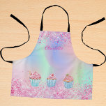 Tablier Parties scintillant de cuisson rose vif nom cupcak<br><div class="desc">Un holographique branché, arrière - plan irisé avec des couleurs unicorne et arc-en-ciel en rose, violet, or rose, vert menthe. Décoré avec de la poussière de parties scintillant en rose et 3 cupcakes. Personnalisez et ajoutez votre nom. Le nom est écrit avec un script de style moderne écrit à la...</div>