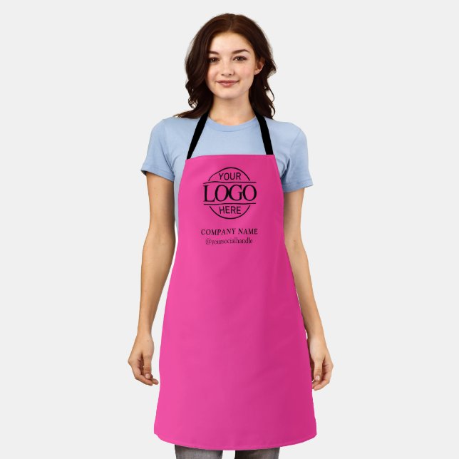 Tablier personnalisé rose avec logo uniforme perso (Porté)