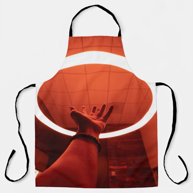 TABLIER PERSONNE QUI ATTEINT LA LAMPE FLUORESCENTE I TOURN (Recto)